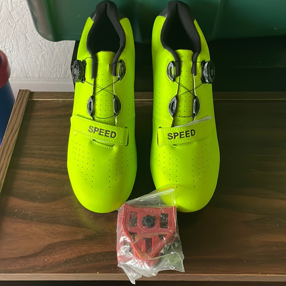 Speed road bike cycling shoes with SPD delta cleats